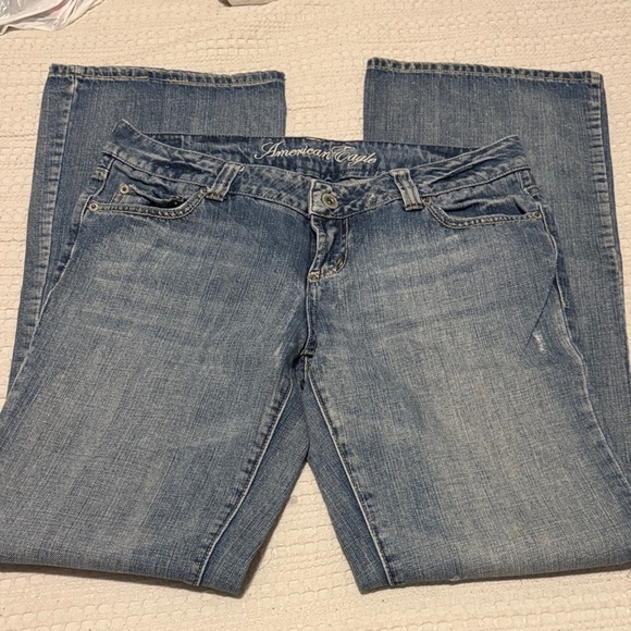American Eagle Outfitters Favorite Boyfriend Jeans. 8L. Perfect Condition! - Picture 2 of 6
